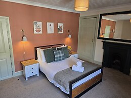 Eyre Court Hotel