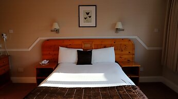 The Inn on the Lake Hotel
