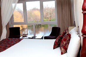 The Inn on the Lake Hotel