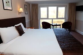 The Inn on the Lake Hotel