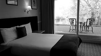 The Inn on the Lake Hotel