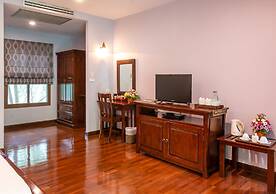 Phuwanalee Resort