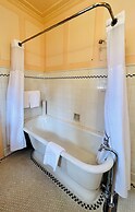 The Latch Inn