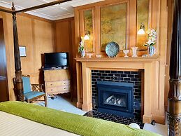 The Latch Inn