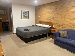 Quays Motel San Remo