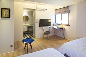 Light Hostel