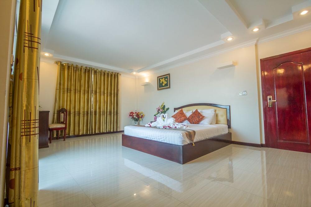 Good Luck Day Hotel