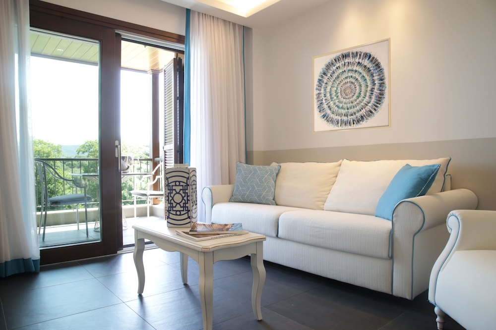Avaton Luxury Beach Resort - Relais & Chateaux