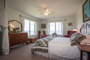 Johnson Shore Inn