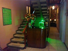 Charly's Place Hotel