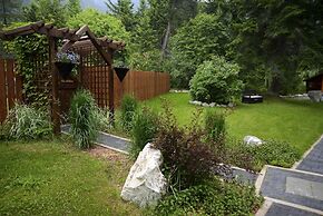 Cedar House Restaurant & Chalets