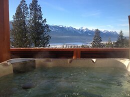Cedar House Restaurant & Chalets