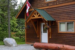 Cedar House Restaurant & Chalets