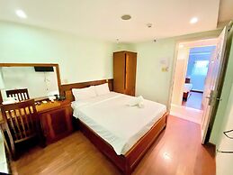 Art Deluxe Hotel