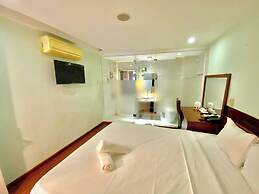 Art Deluxe Hotel