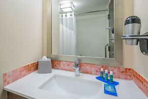 Holiday Inn Express & Suites Nassau by IHG