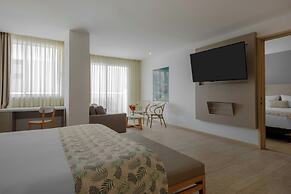 Courtyard By Marriott Santa Marta Resort