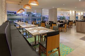 Courtyard By Marriott Santa Marta Resort
