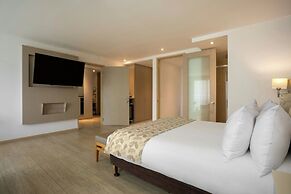 Courtyard By Marriott Santa Marta Resort