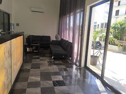 Las Perlas Condo