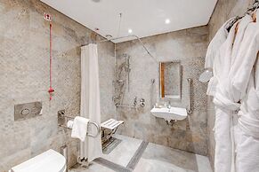 DoubleTree by Hilton Hotel Istanbul - Piyalepasa