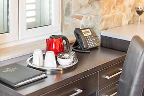 Palace Suites Heritage Hotel – Adults Only