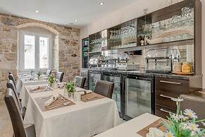 Palace Suites Heritage Hotel – Adults Only