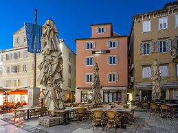 Palace Suites Heritage Hotel – Adults Only