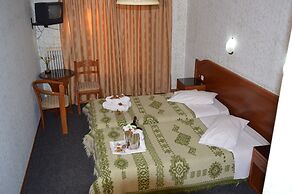 Hani Zisi Hotel