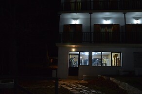 Hani Zisi Hotel
