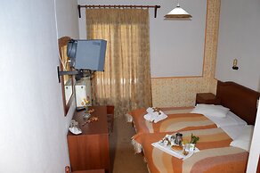 Hani Zisi Hotel