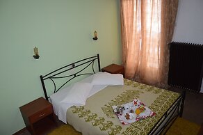 Hani Zisi Hotel