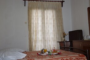 Hani Zisi Hotel