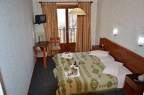 Hani Zisi Hotel