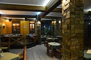 Hani Zisi Hotel