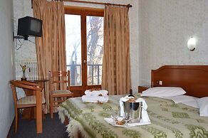 Hani Zisi Hotel