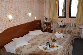 Hani Zisi Hotel