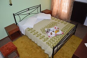 Hani Zisi Hotel