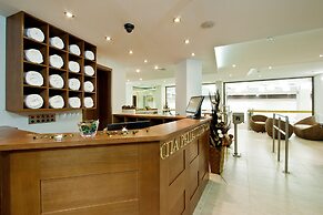 Earth and People Hotel & Spa