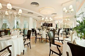 Earth and People Hotel & Spa