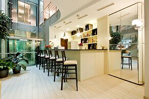 Earth and People Hotel & Spa