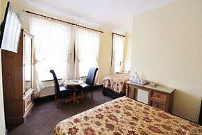 Maluth Lodge