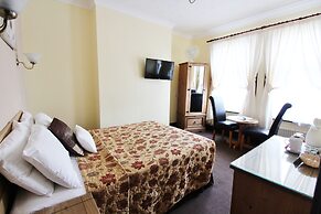 Maluth Lodge