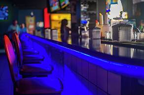 Oz Hotel & Sports Bar