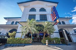 Oz Hotel & Sports Bar