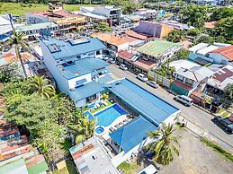 Oz Hotel & Sports Bar