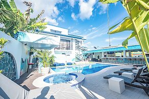 Oz Hotel & Sports Bar