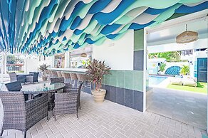 Oz Hotel & Sports Bar