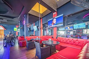 Oz Hotel & Sports Bar
