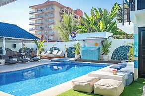 Oz Hotel & Sports Bar